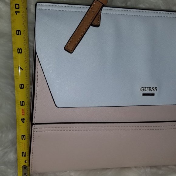 GUESS purse SALE!!!!Like new - Picture 8 of 8